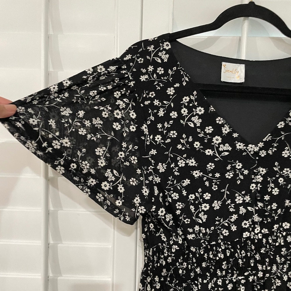 Black floral summer spring dress. Knee length - L